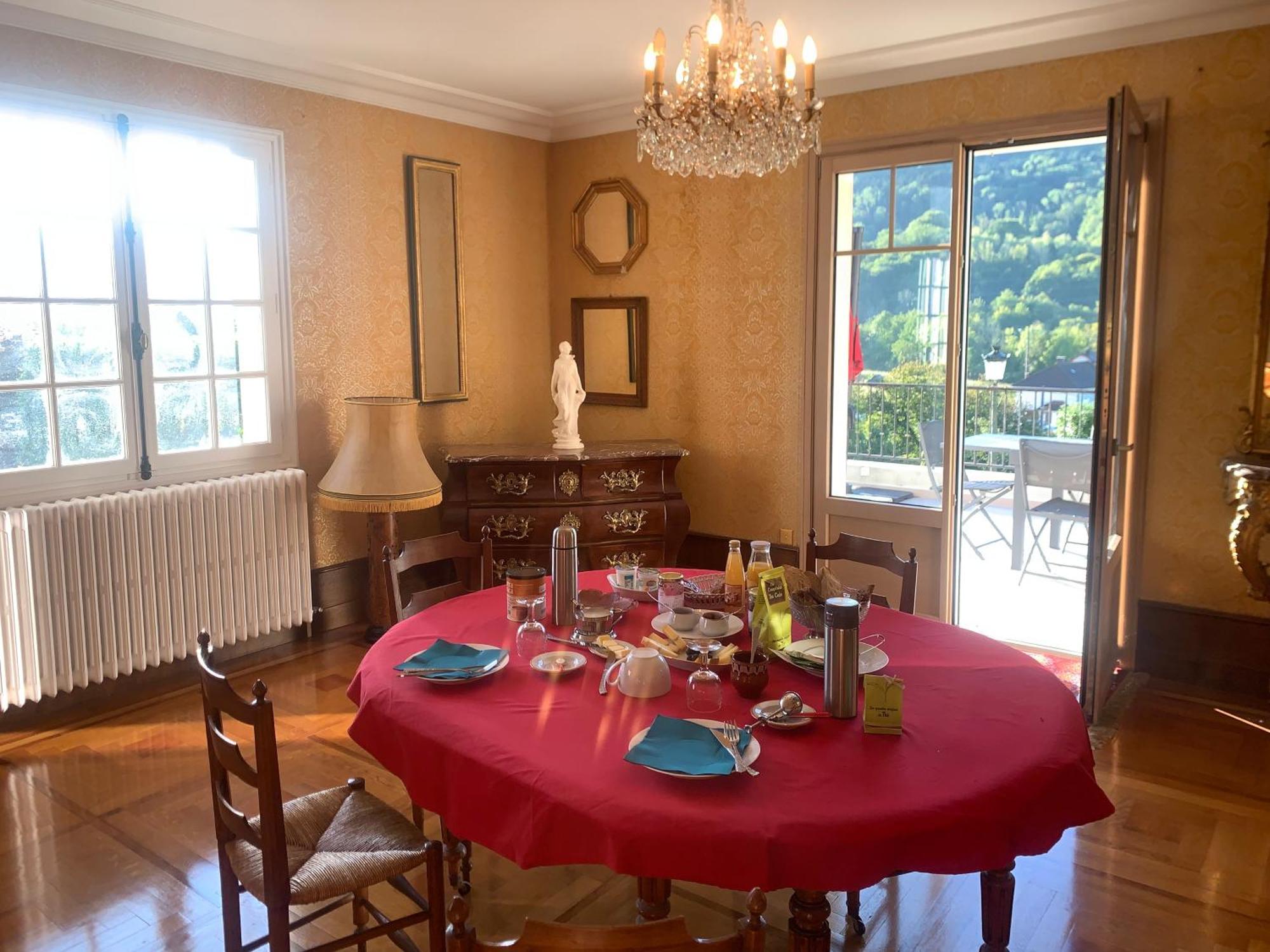 Bed and Breakfast Longue Vue En Arbois Exterior foto